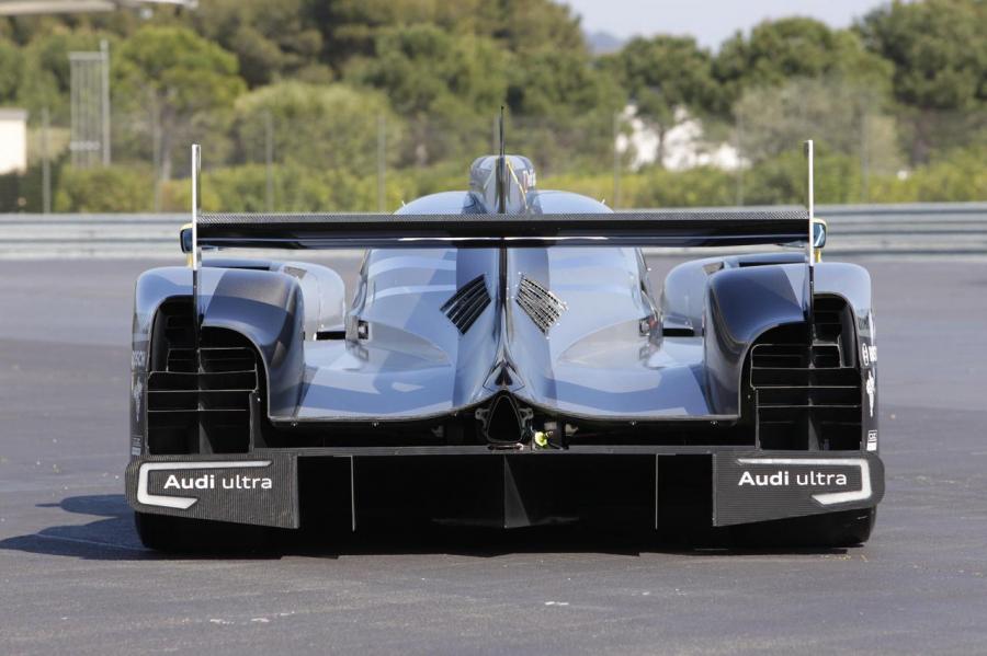  Audi R18 TDI 2011 года  (фото 38 из 77)